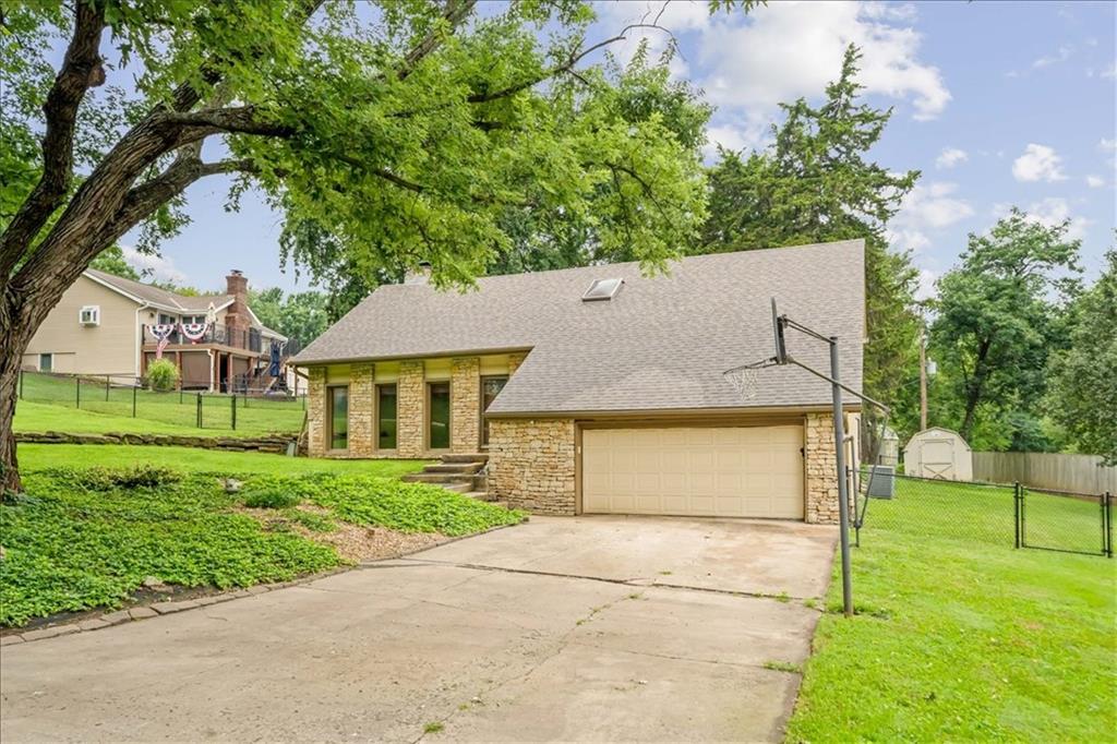 3rd image of 6908 Millridge St, Shawnee, KS 66218 | MLS# 2633925