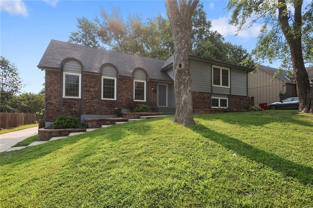 1st image of 920 Sw 17th St, Blue Springs, MO 64015 | MLS# 2633958