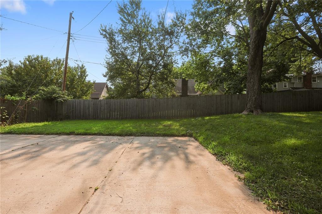 34th image of 920 Sw 17th St, Blue Springs, MO 64015 | MLS# 2633958