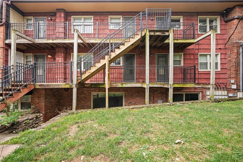 2nd image of 4614 Holly St, Kansas City, MO 64112