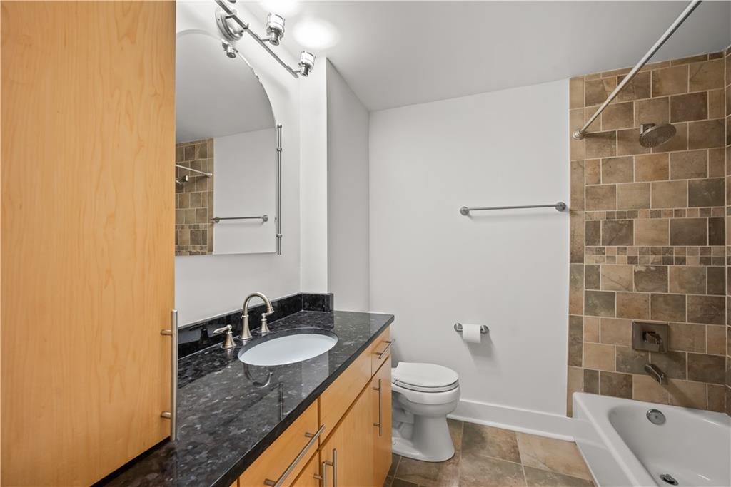 5th image of 4614 Holly St, Kansas, MO 64112