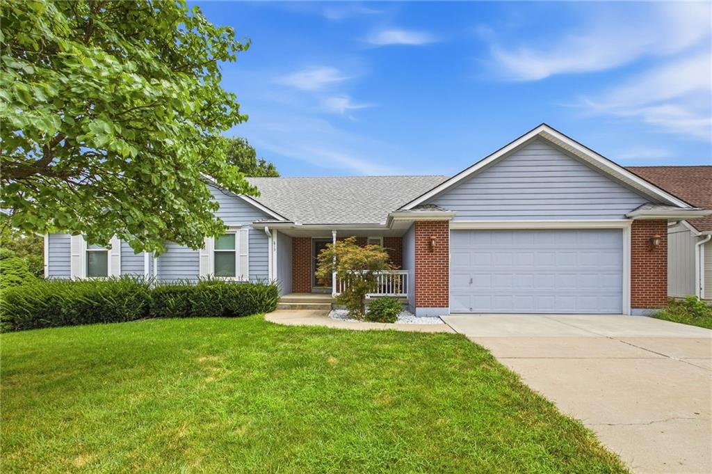 1st image of 813 Sw Foxtail Dr, Grain Valley, MO 64029 | MLS# 2633978