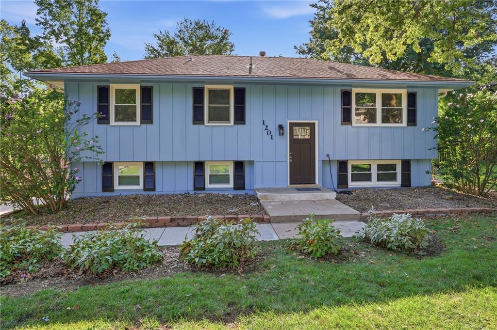 1st image of 1201 Sw Mission Pl, Lee's Summit, MO 64081 | MLS# 2633980