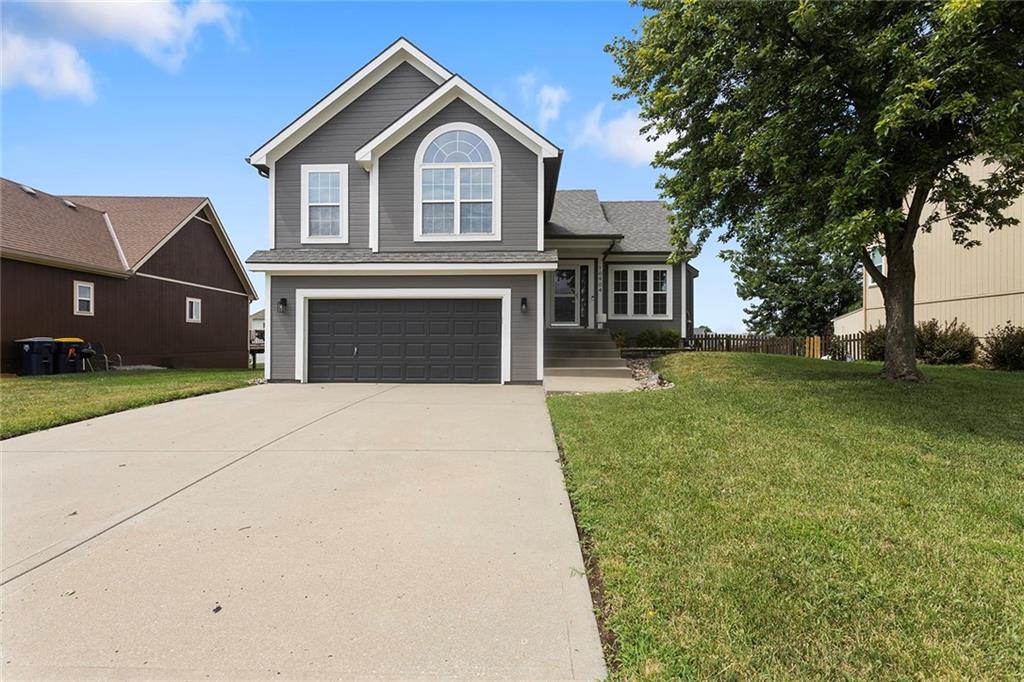 2nd image of 10904 N Manchester Ave, Kansas City, MO 64157 | MLS# 2634002