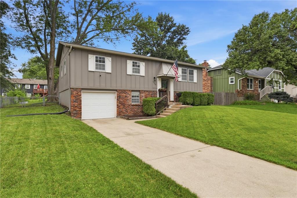 2nd image of 1729 W Normandy Dr, Olathe, KS 66061 | MLS# 2634008