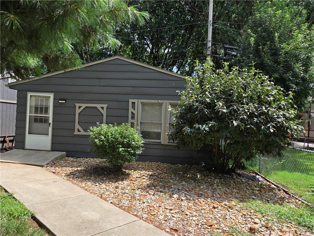 2nd image of 12109 E 49th Ter, Kansas City, MO 64133 | MLS# 2634014