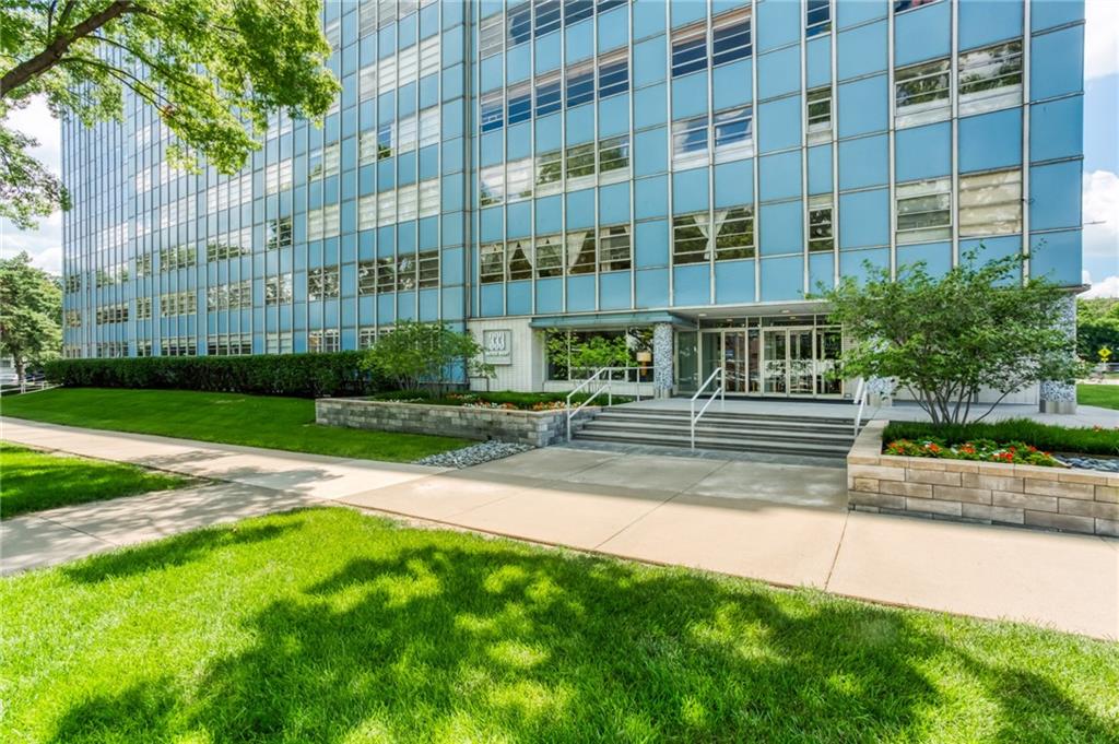 2nd image of 333 W Meyer Blvd, Kansas City, MO 64113