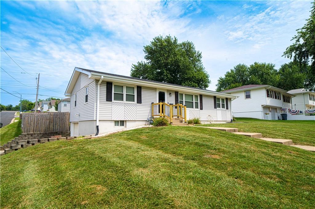 2nd image of 3101 S 33rd Ter, St Joseph, MO 64503 | MLS# 2634027