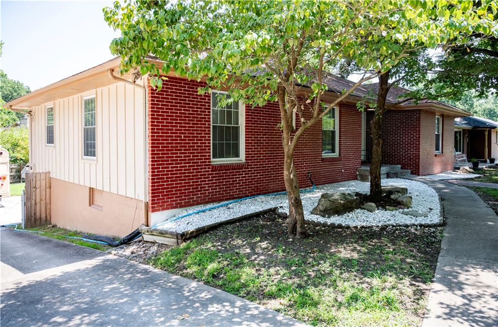 2nd image of 600 E Linwood Ter, Independence, MO 64055 | MLS# 2634028