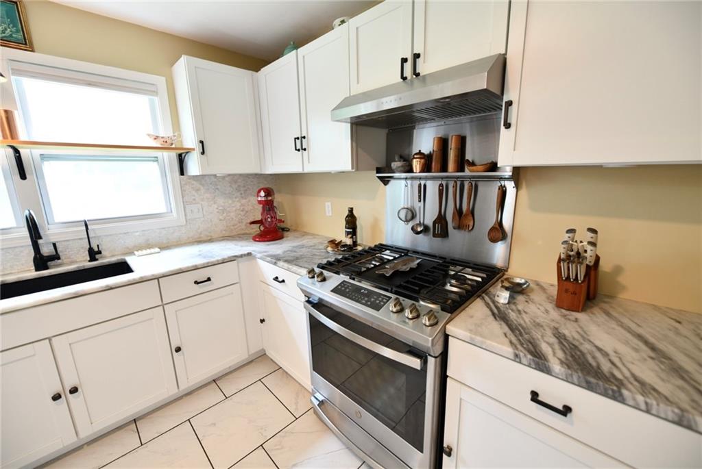 2nd image of 302 Se Corder St, Lee's Summit, MO 64063 | MLS# 2634029