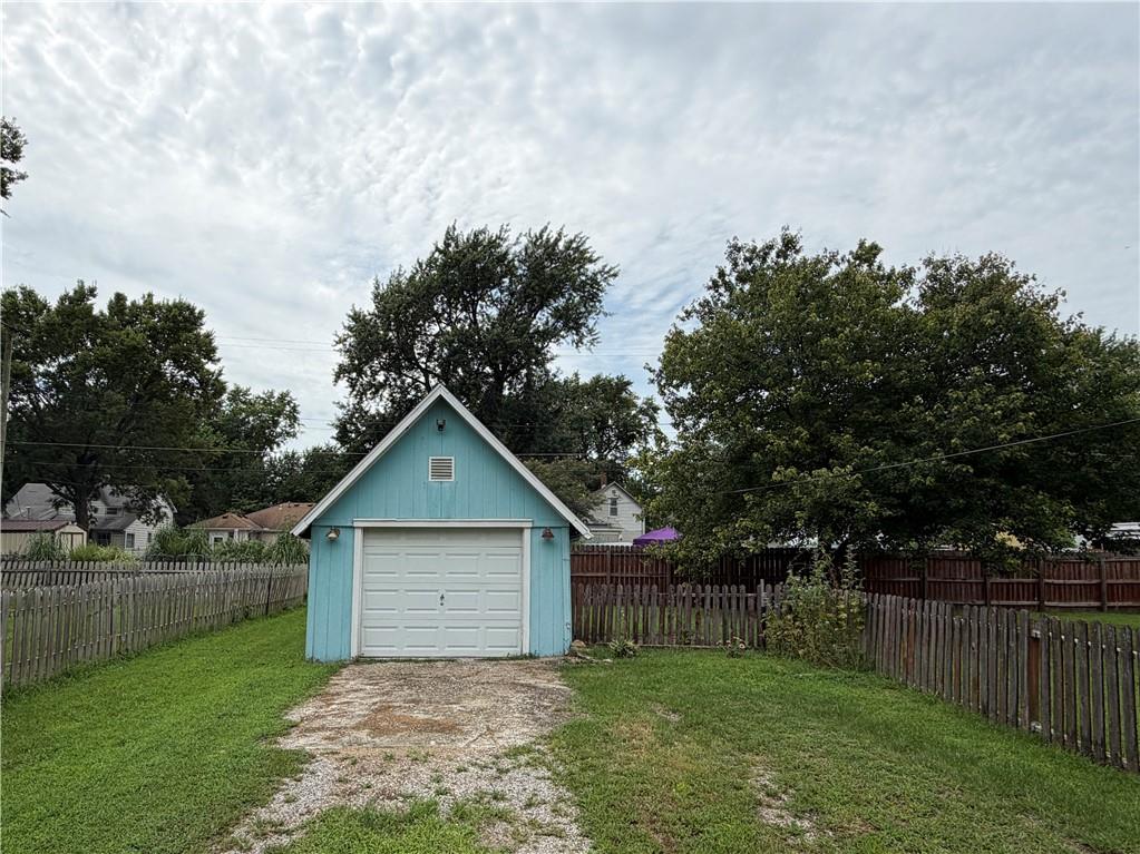 31st image of 610 S Maple St, Ottawa, KS 66067 | MLS# 2634033