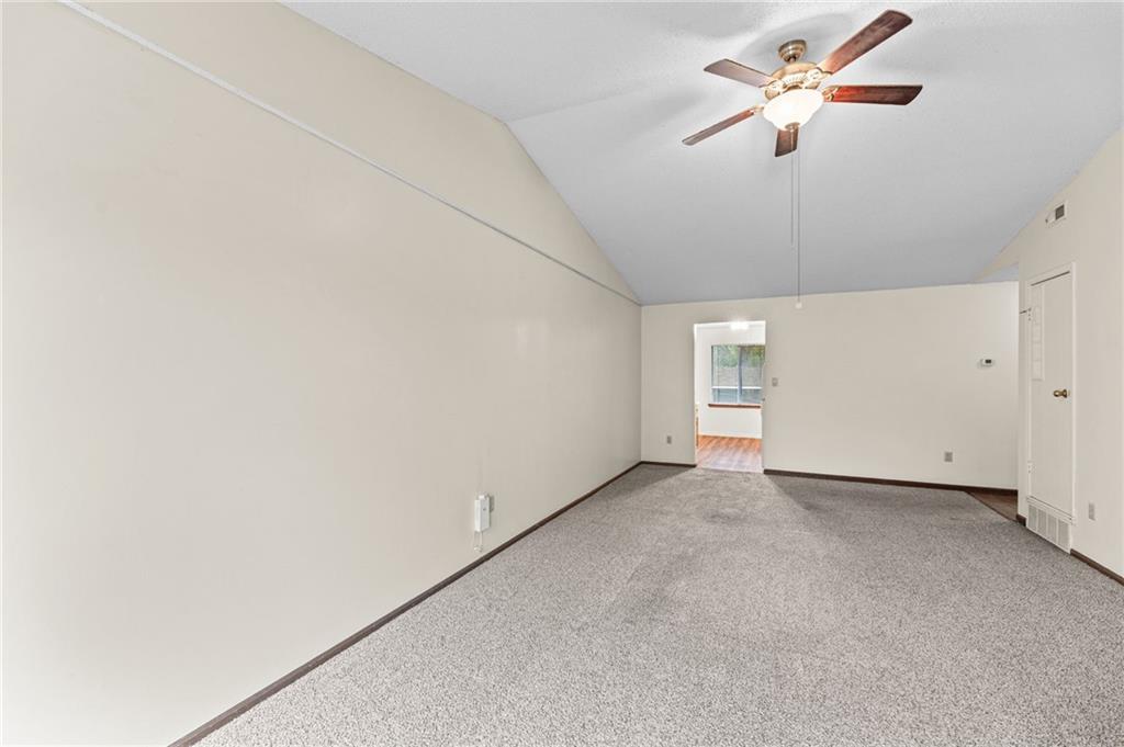 3rd image of 8143 Holmes Rd #201, Kansas City, MO 64131 | MLS# 2634071