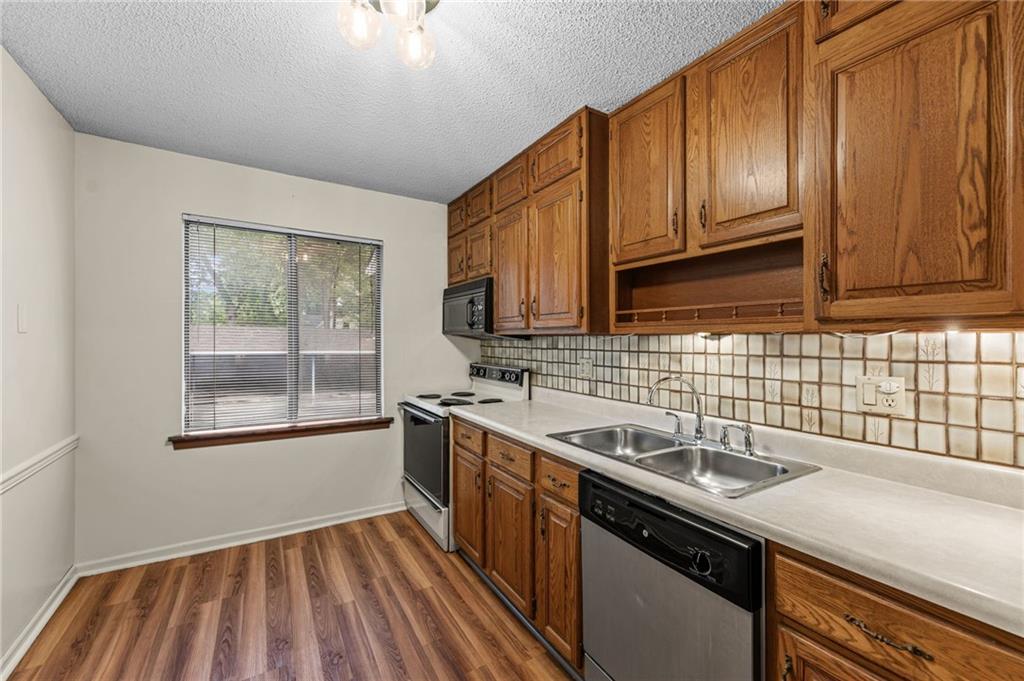 4th image of 8143 Holmes Rd #201, Kansas City, MO 64131 | MLS# 2634071