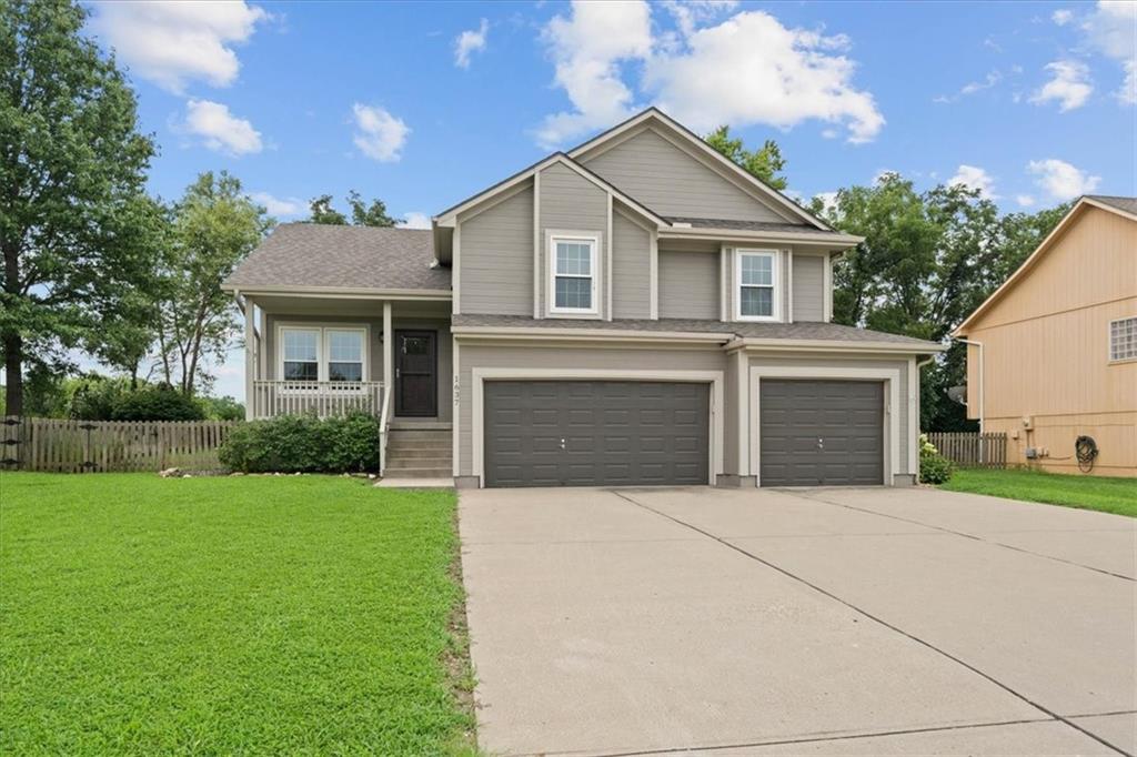 1st image of 1637 Se Dalton Dr, Lees Summit, MO 64081 | MLS# 2634090