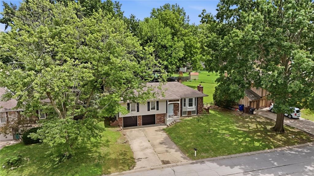 3rd image of 1104 Se Alice St, Blue Springs, MO 64014 | MLS# 2634101