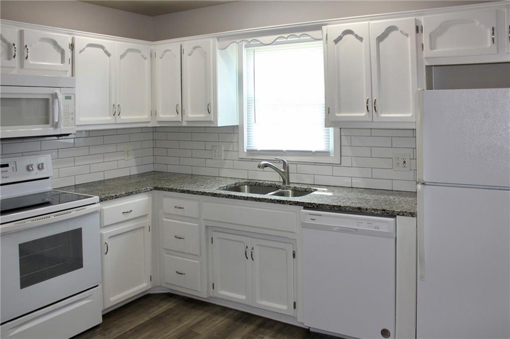 2nd image of 418 N Prairie St, Liberty, MO 64068 | MLS# 2634103