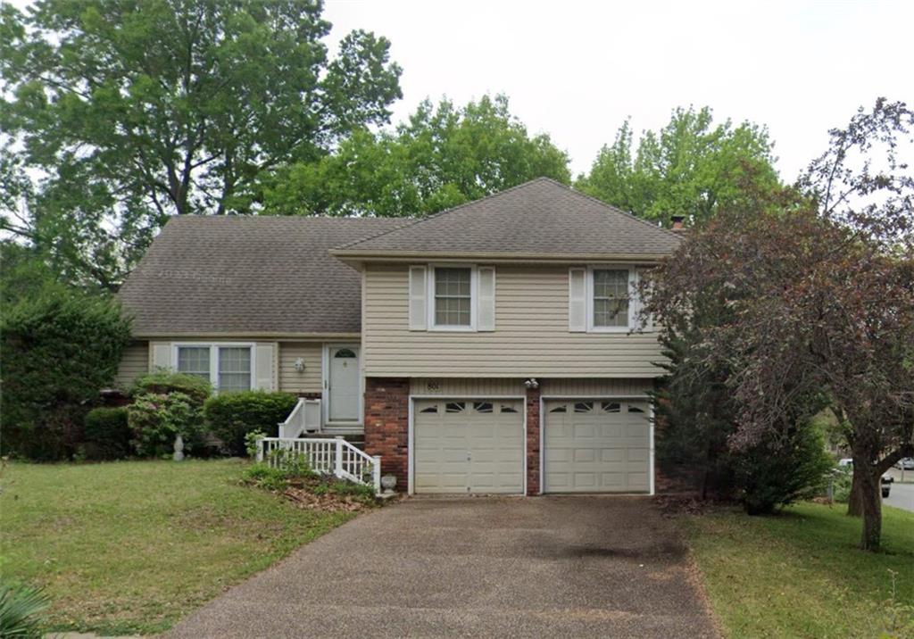 1st image of 801 E Layton Dr, Olathe, KS 66061 | MLS# 2634115