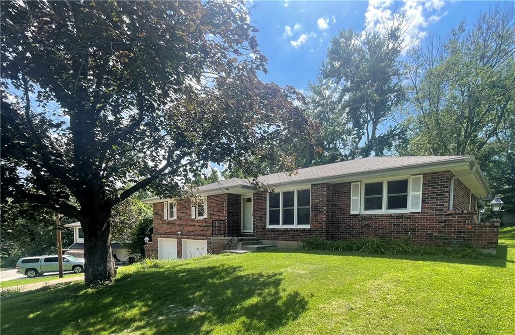 2nd image of 7724 Nw Eastside Dr, Kansas City, MO 64152 | MLS# 2634116