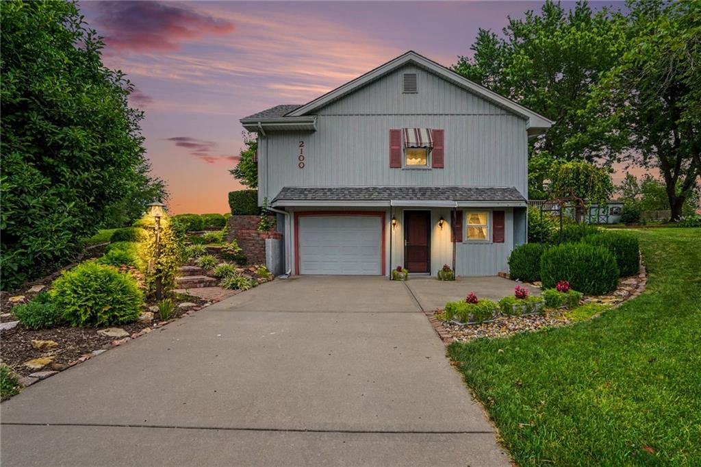 1st image of 2100 Crescent Dr, Liberty, MO 64068 | MLS# 2634125