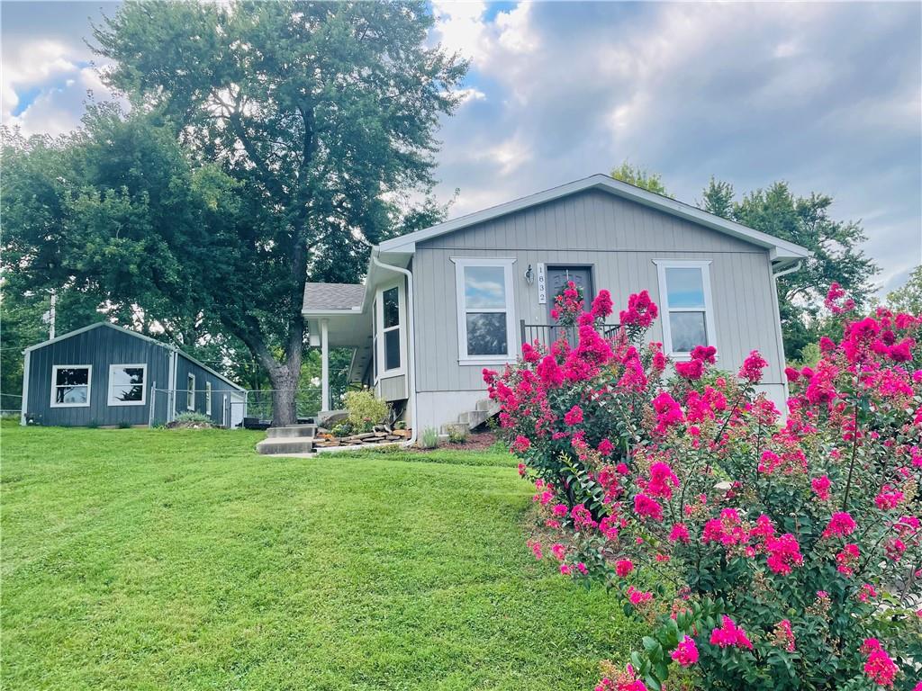 2nd image of 1832 Cleveland Ter, Leavenworth, KS 66048 | MLS# 2634135