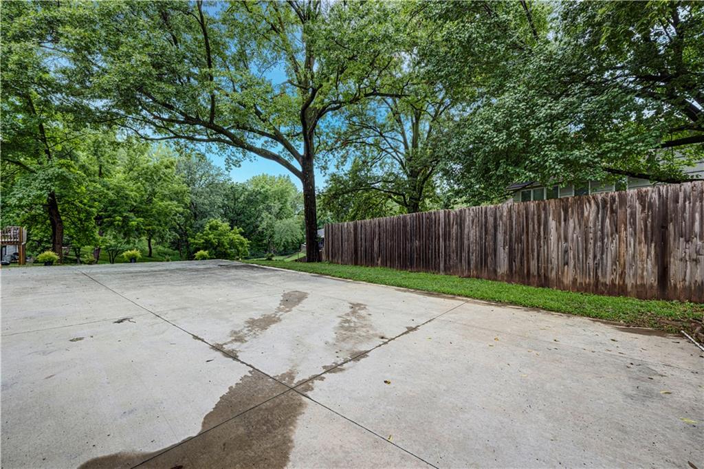42nd image of 404 Nw Briarcliff Rd, Kansas City, MO 64116 | MLS# 2634186