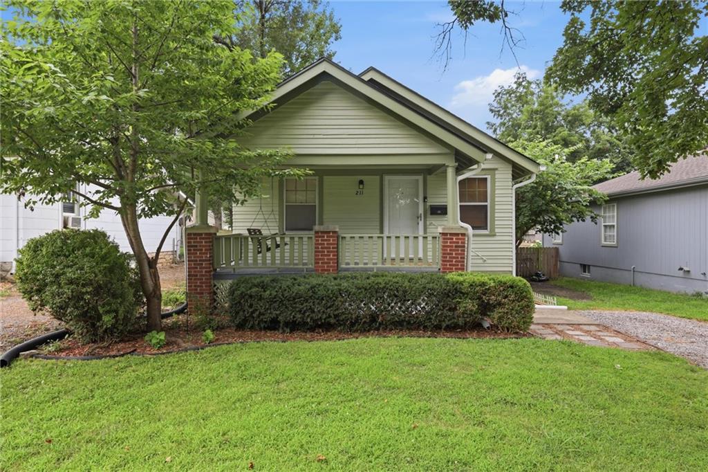 1st image of 211 W 77th Ter, Kansas City, MO 64114 | MLS# 2634199