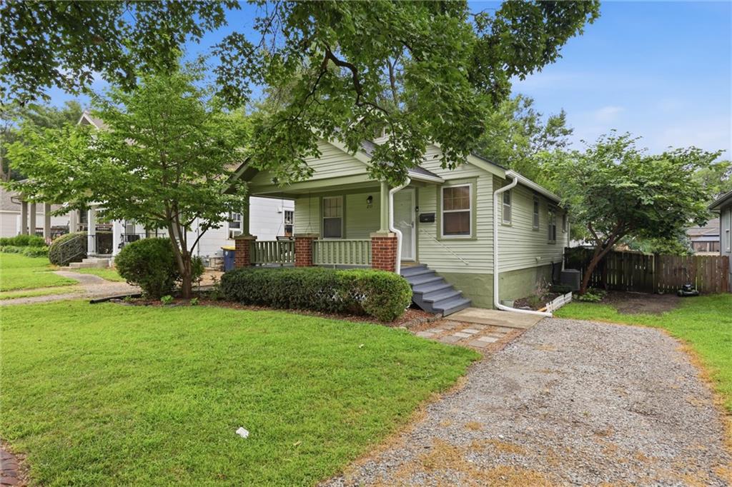 2nd image of 211 W 77th Ter, Kansas City, MO 64114 | MLS# 2634199