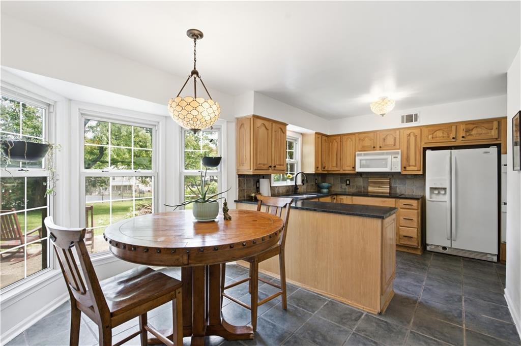 3rd image of 12739 Overbrook Rd, Leawood, KS 66209 | MLS# 2634203