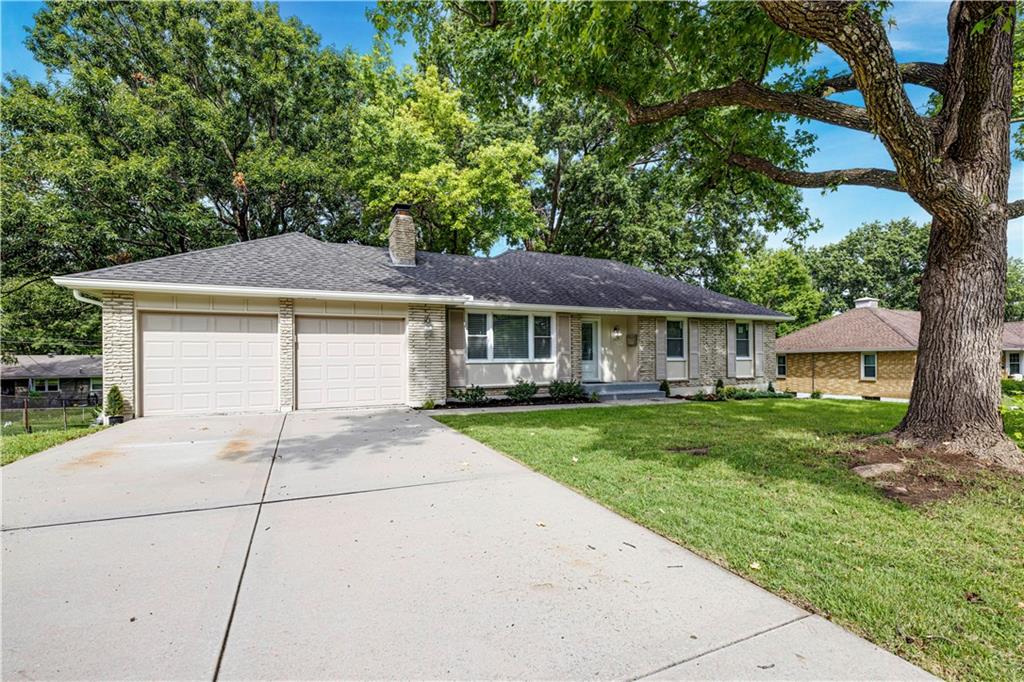 1st image of 7404 Willow Ave, Raytown, MO 64133 | MLS# 2634205
