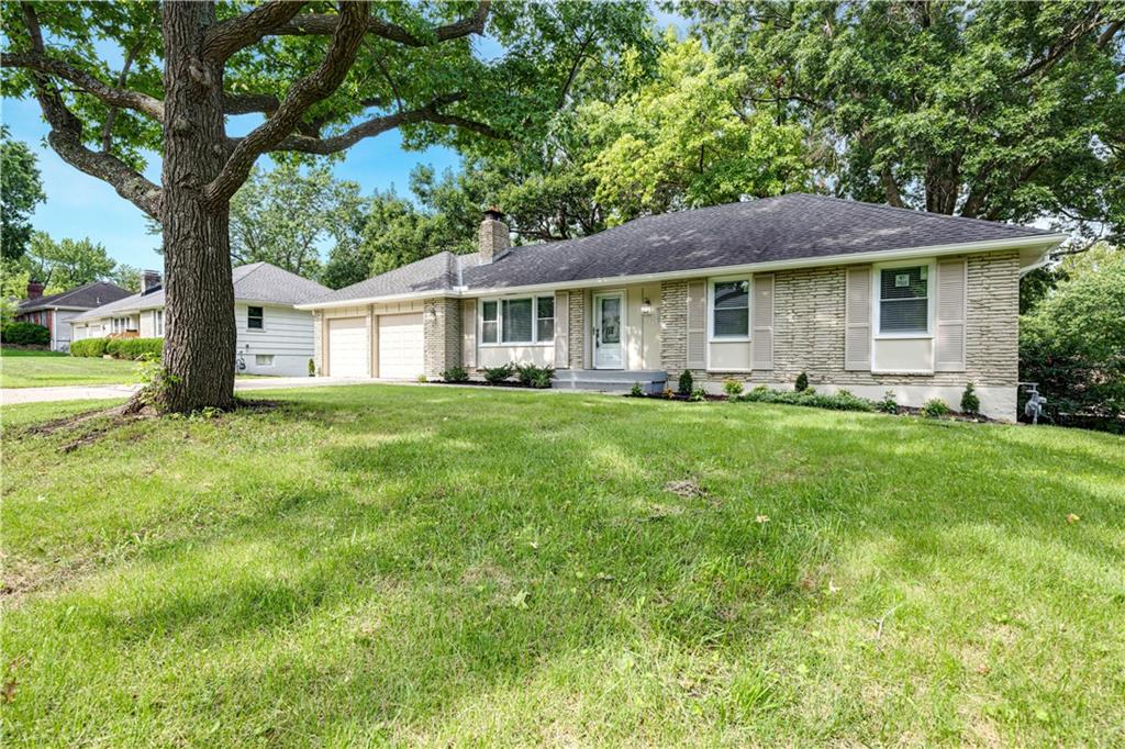 3rd image of 7404 Willow Ave, Raytown, MO 64133 | MLS# 2634205