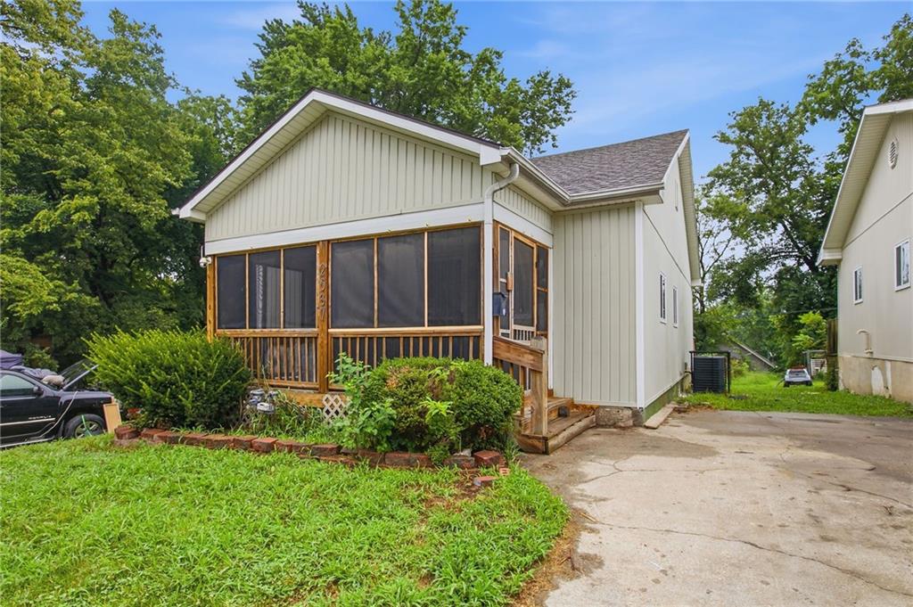 1st image of 2537 Elmwood Ave, Kansas City, MO 64127 | MLS# 2634219