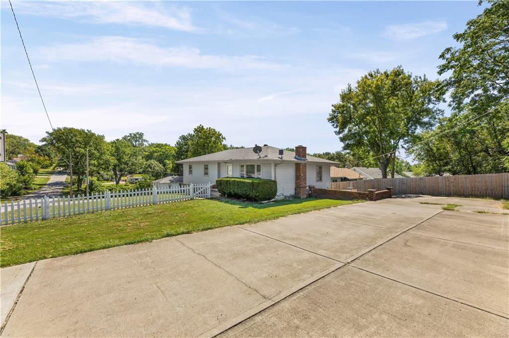 Photo 4 of Single family home for sale at 2619 NE 47th Terrace, Kansas City, MO 64117 | MLS# 2634236 | Listing updated on 2026-09-06