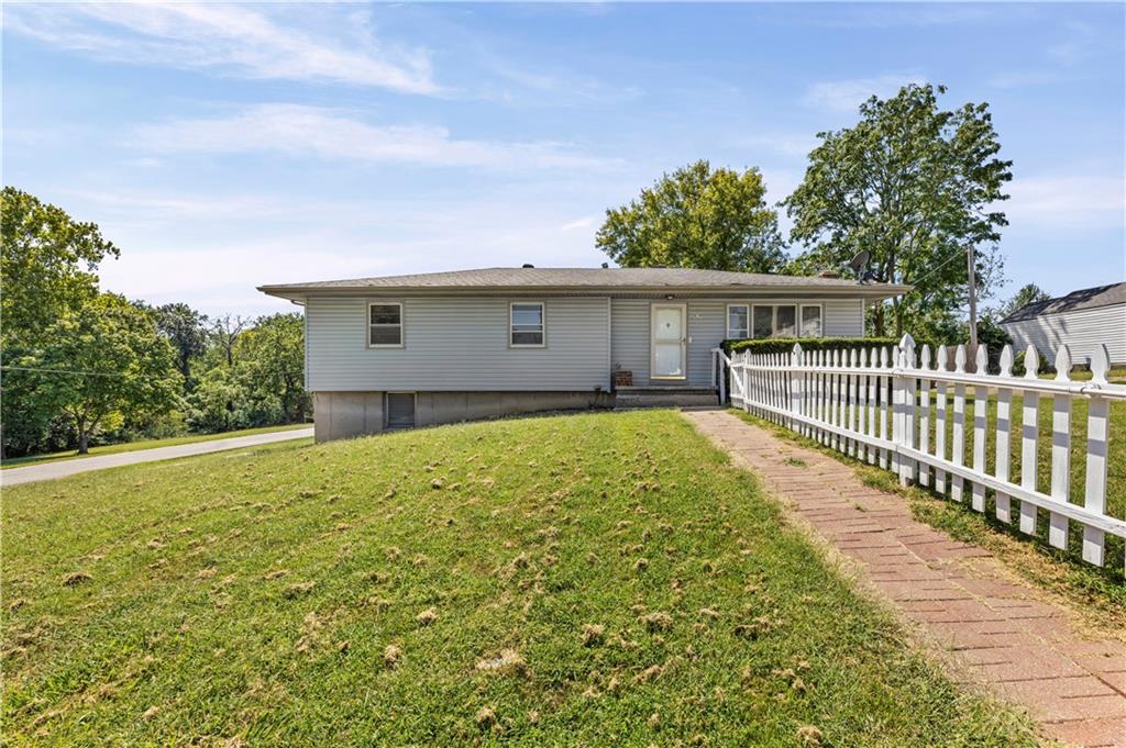 Photo 2 of Single family home for sale at 2619 Ne 47th Terrace, Kansas City, MO 64117 | MLS# 2634236 | Listing updated on 2026-09-06