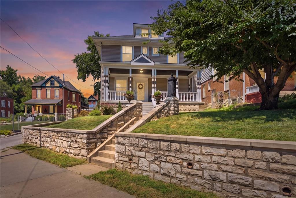 2nd image of 3300 E 10th St, Kansas City, MO 64127 | MLS# 2634268