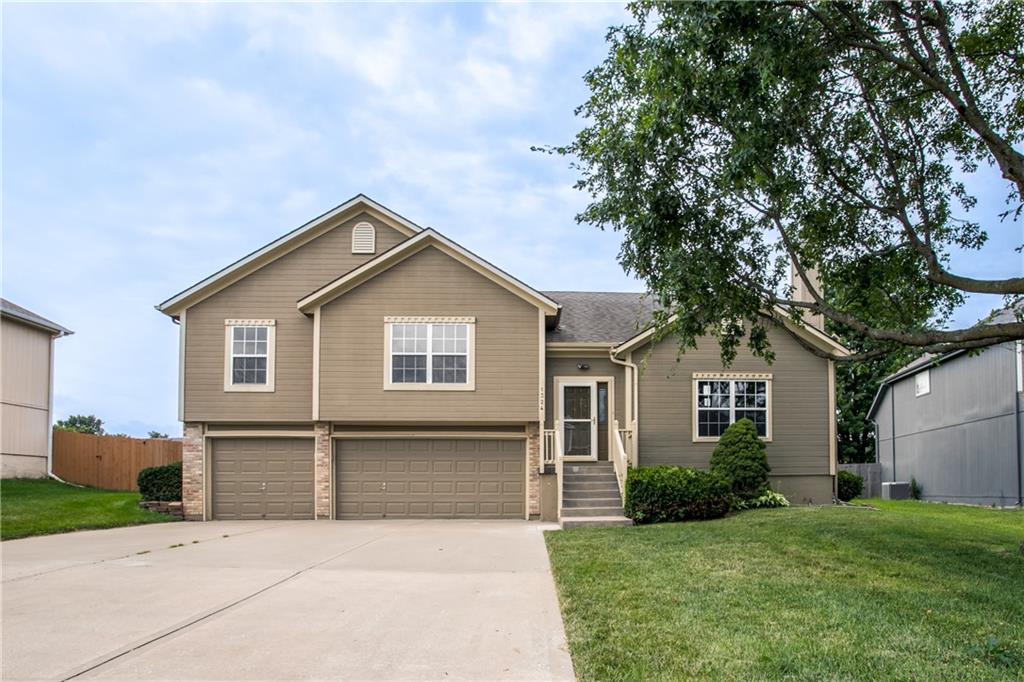 1st image of 1324 Se Dalton Cir, Lees Summit, MO 64081 | MLS# 2634279