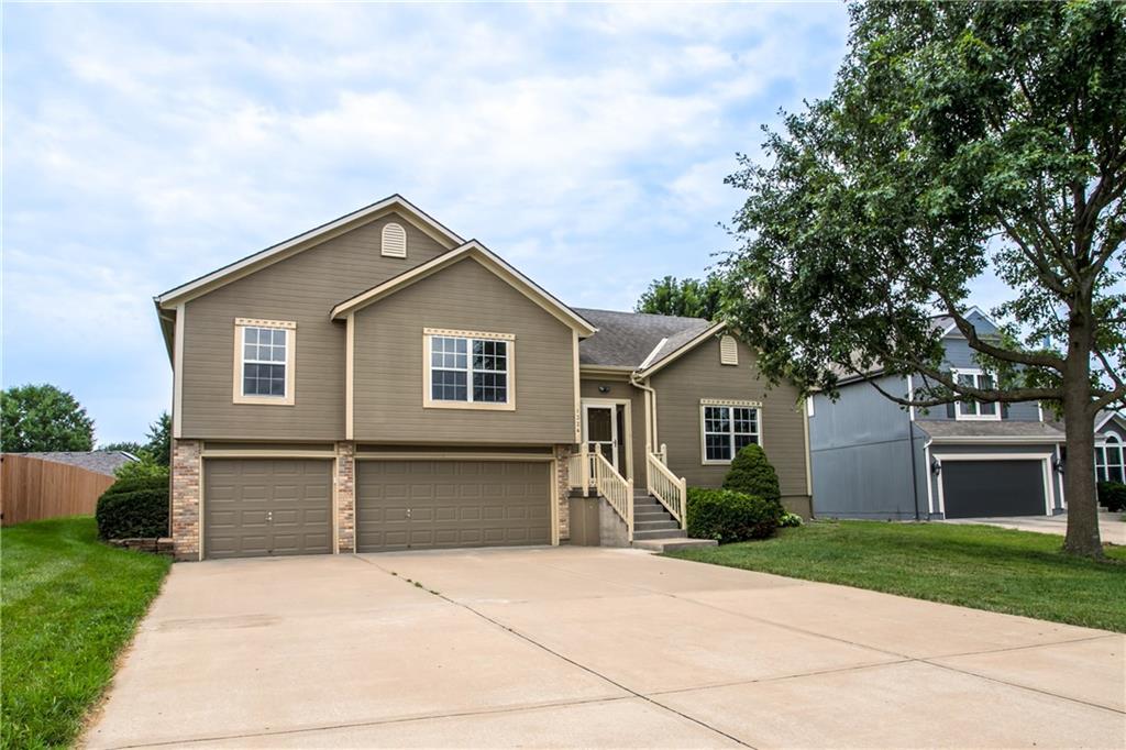 2nd image of 1324 Se Dalton Cir, Lees Summit, MO 64081 | MLS# 2634279