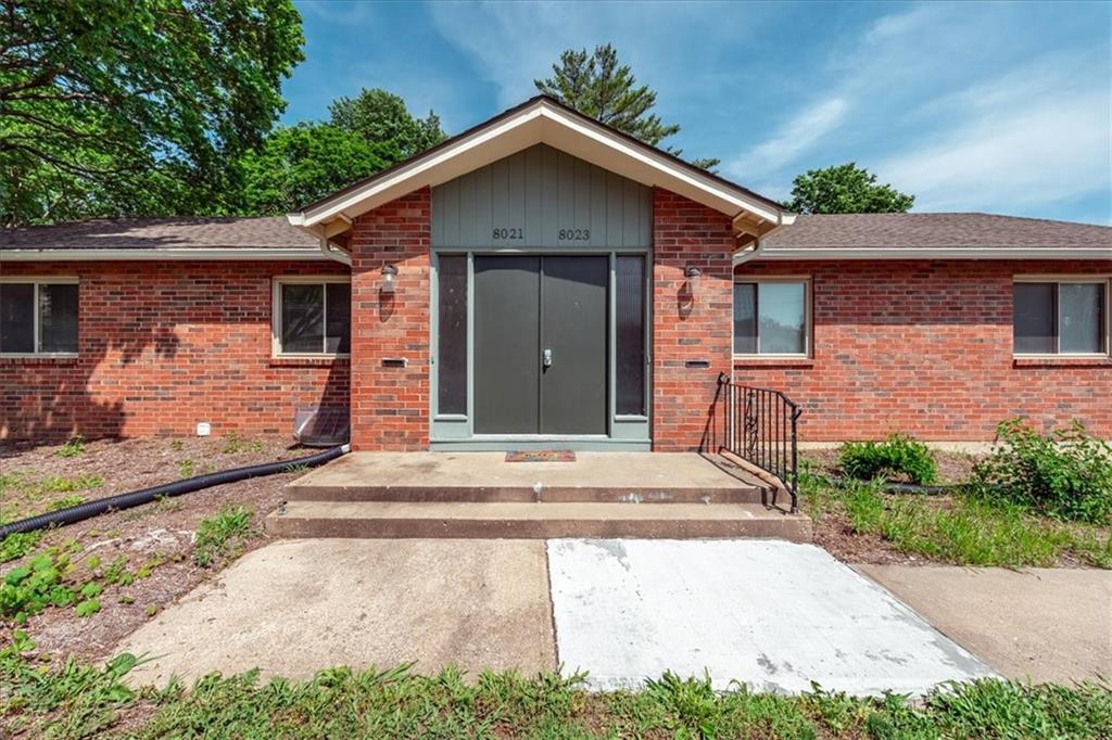 3rd image of 8021 Holmes Rd, Kansas City, MO 64131 | MLS# 2634285