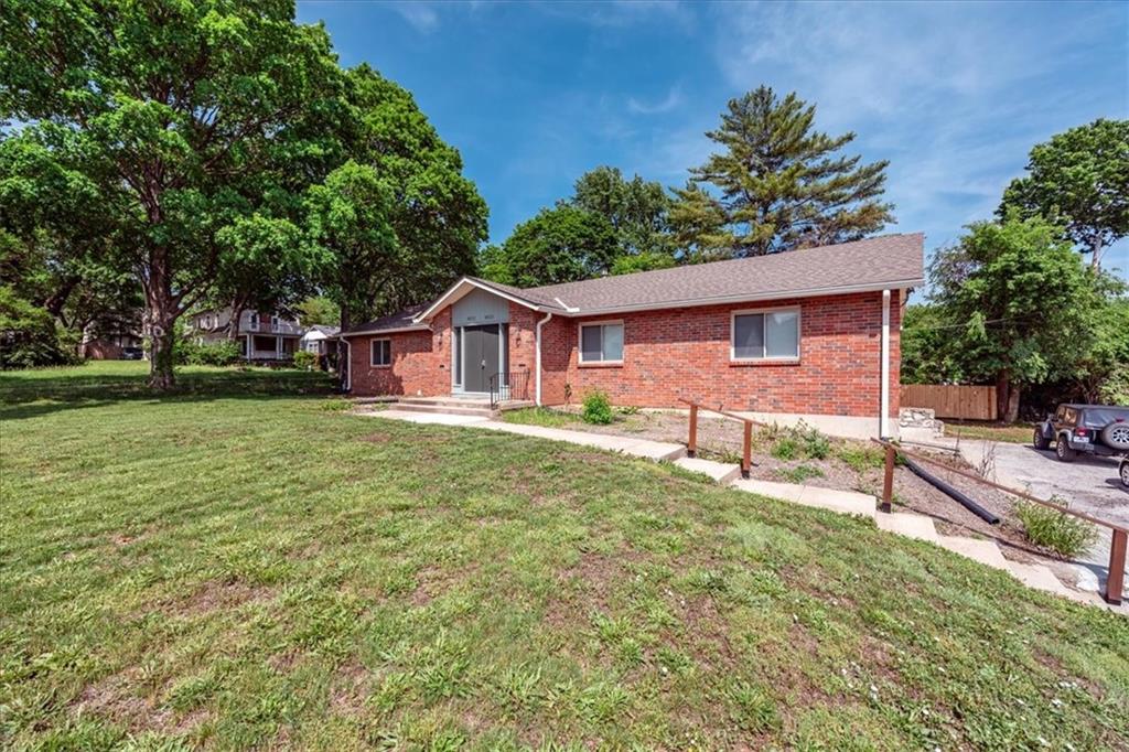 2nd image of 8021 Holmes Rd, Kansas City, MO 64131 | MLS# 2634285