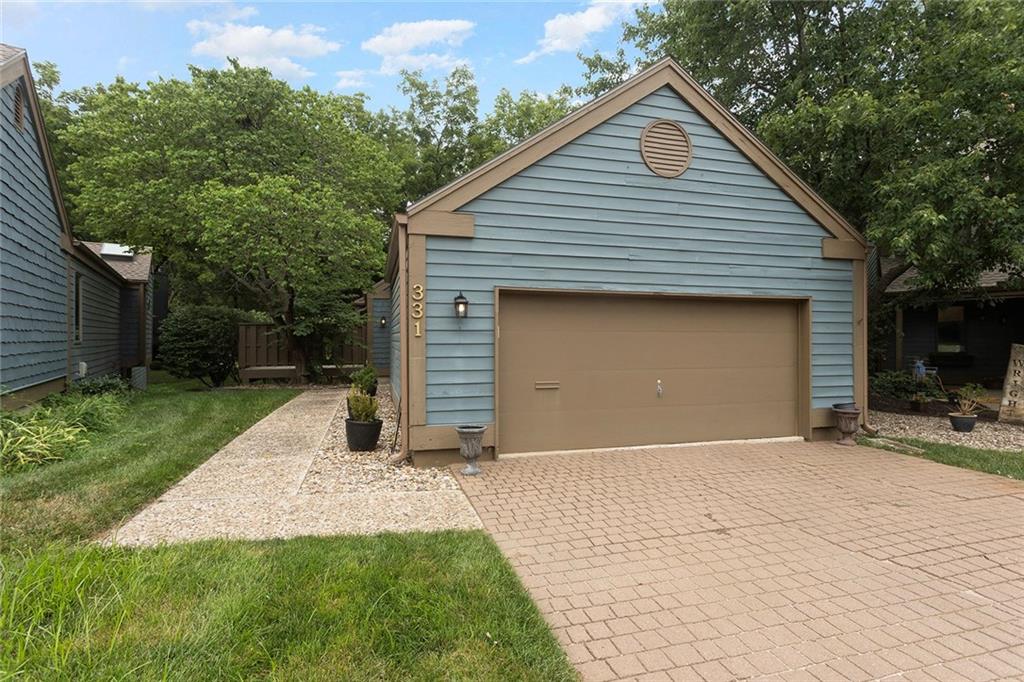 2nd image of 331 Westwoods Cir, Liberty, MO 64068 | MLS# 2634331