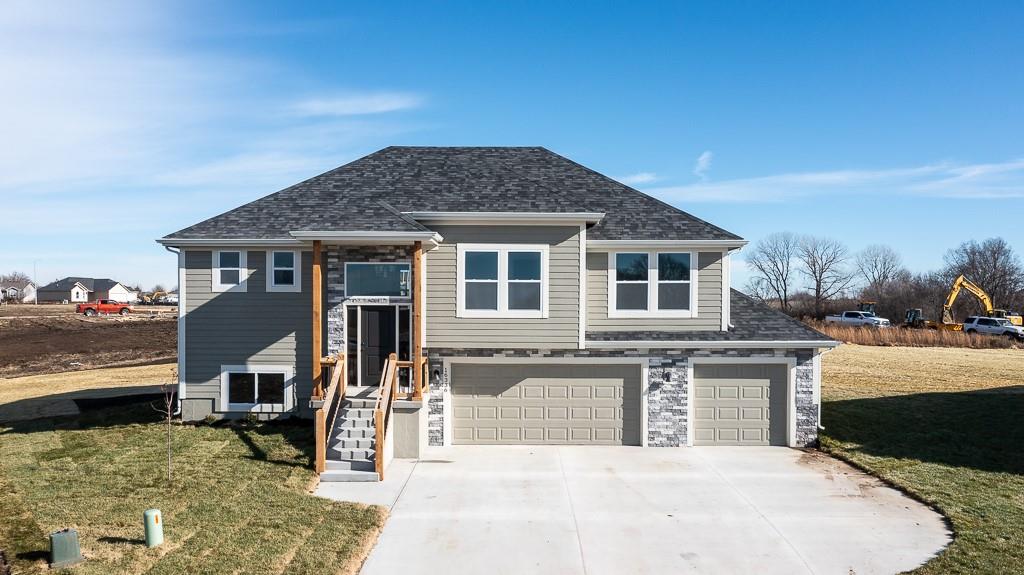 1st image of 1661 N 156th St, Basehor, KS 66007 | MLS# 2634353