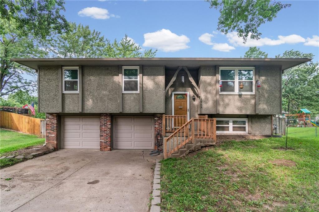 2nd image of 1905 S Speas Dr, Blue Springs, MO 64014 | MLS# 2634359