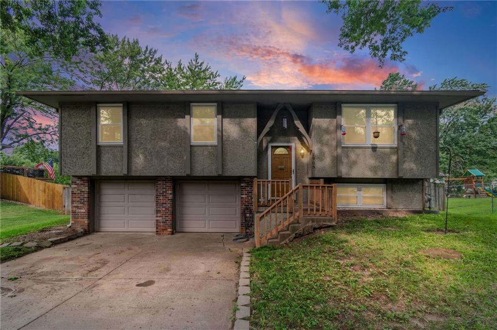 1st image of 1905 S Speas Dr, Blue Springs, MO 64014 | MLS# 2634359