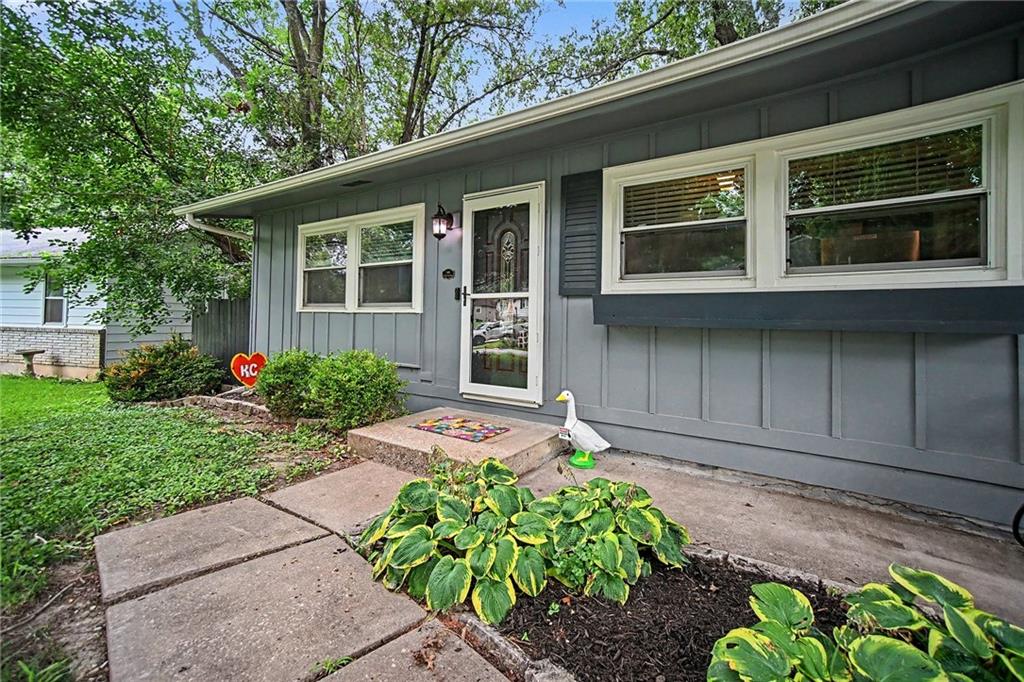 3rd image of 3626 N Lister Ave, Kansas City, MO 64117 | MLS# 2634364