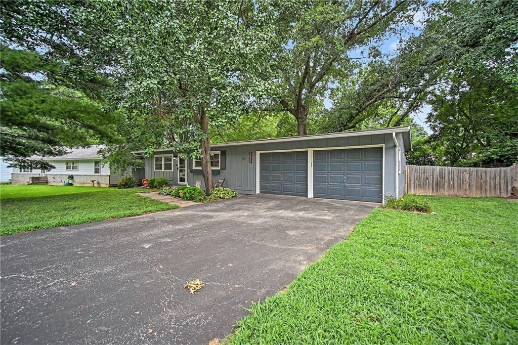 2nd image of 3626 N Lister Ave, Kansas City, MO 64117 | MLS# 2634364