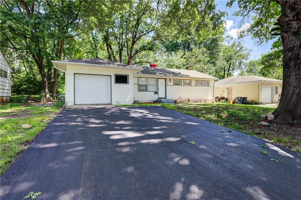 1st image of 7800 E 108th St, Kansas City, MO 64134 | MLS# 2634372