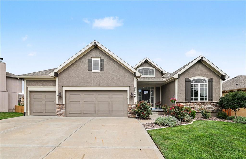 1st image of 20909 S Barker Rd, Spring Hill, KS 66083 | MLS# 2634380