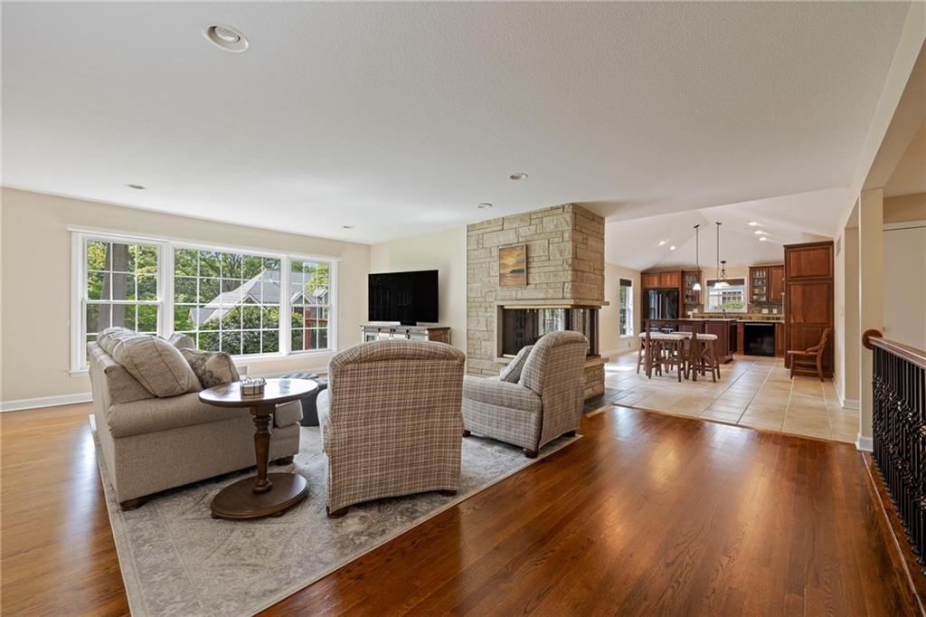 5th image of 8024 Cherokee Ln, Leawood, KS 66206 | MLS# 2634392