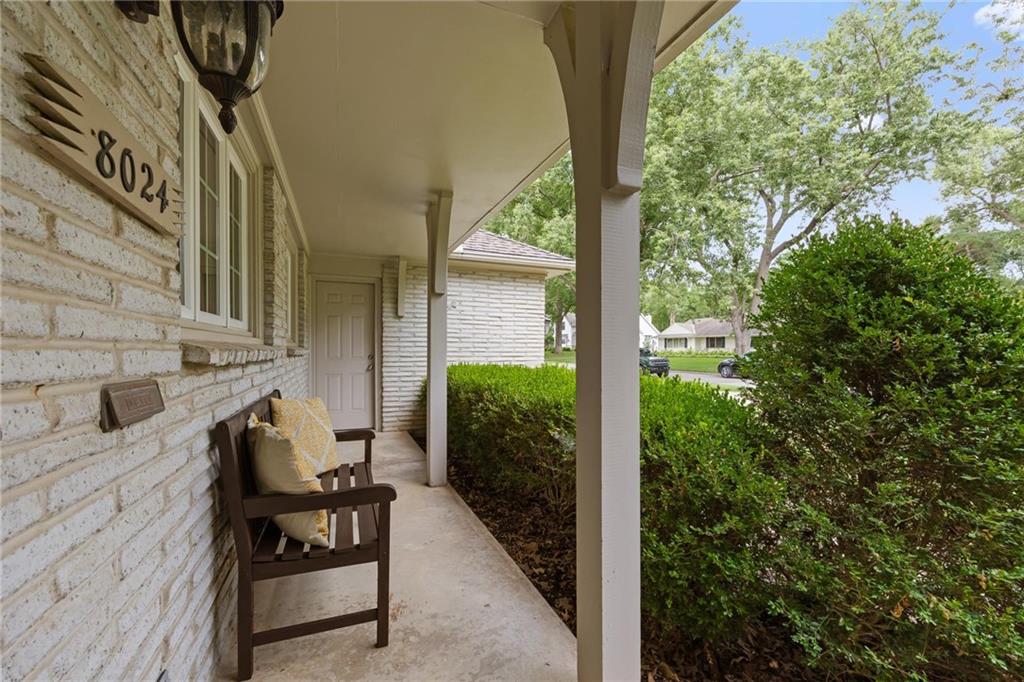 2nd image of 8024 Cherokee Ln, Leawood, KS 66206 | MLS# 2634392