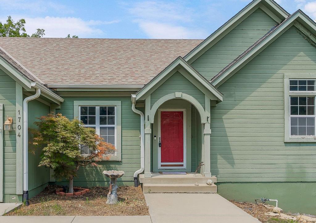 2nd image of 1704 Hunter Dr, Olathe, KS 66061 | MLS# 2634394