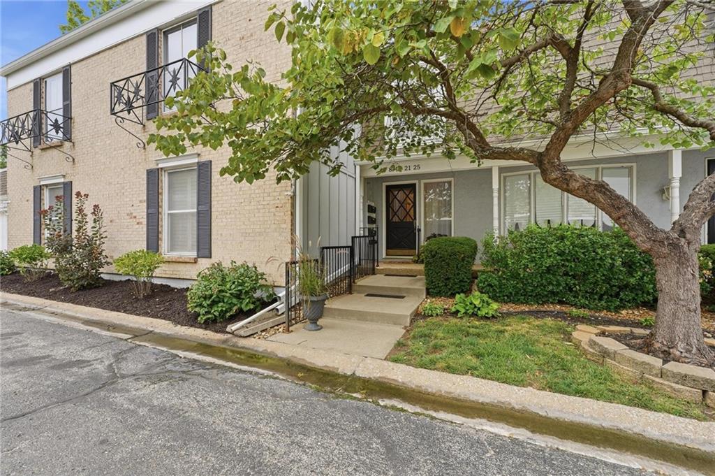 1st image of 8721 Riggs Ln, Overland Park, KS 66212 | MLS# 2634408